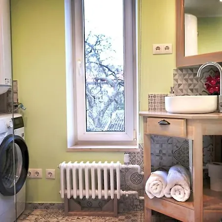 Apartment Prime 2br/ba Next To Main Station & Olympic Center