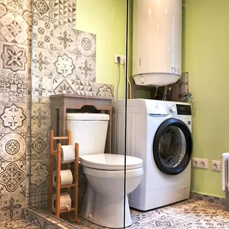 Apartment Prime 2br/ba Next To Main Station & Olympic Center *