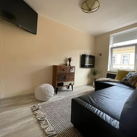 Prime 2br/ba Next To Main Station & Olympic Center Apartment
